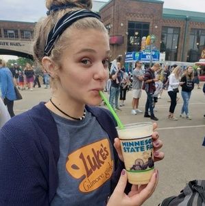 Meet your Posher, Julia